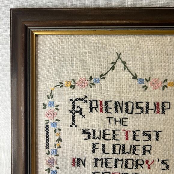 Vintage 60s Friendship Sweetest Flower Cross Stitch Sampler Framed Completed - Picture 4 of 10